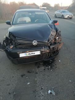 Volkswagen Polo 1.6 AT, 2011, седан, битый
