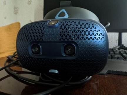 HTC Vive Cosmos (шлем виртуальной реальности)