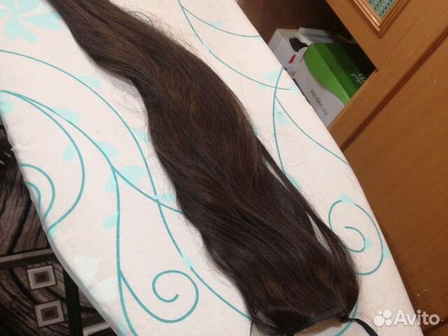 Волосы на ленте на хвост