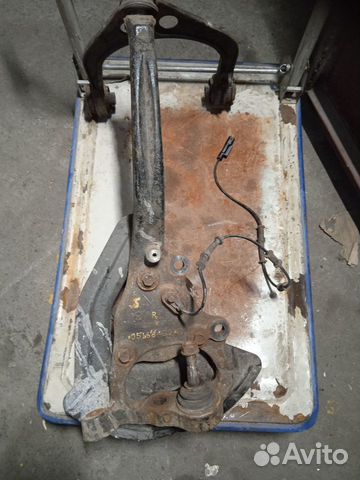 Поворотный кулак левый dodge challenger