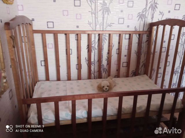 Детская кроватка с продольным маятником