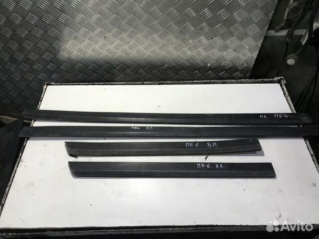 Молдинг двери нижний Volkswagen Passat B6