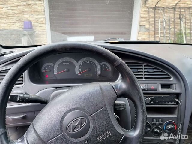 Hyundai Elantra 2.0 МТ, 2001, 300 000 км