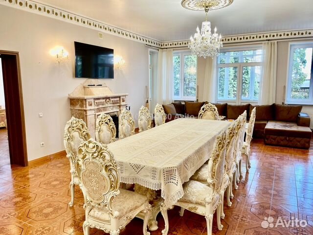 

8-к. коттедж, 950 м²