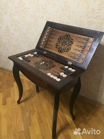Стол для игры в нарды и шахматы