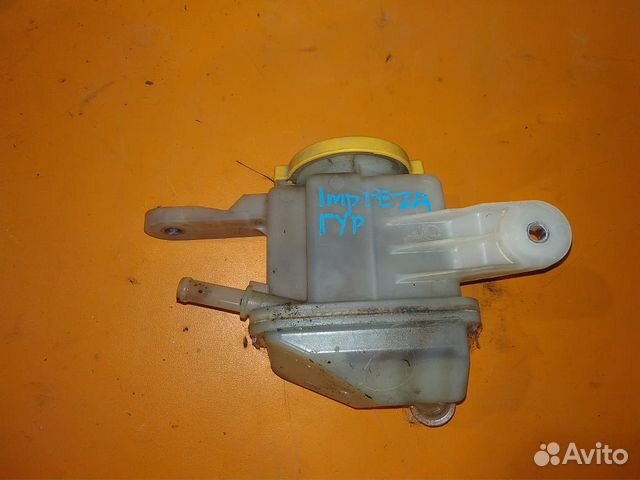 Бачек гидроусилителя на Subaru Impreza