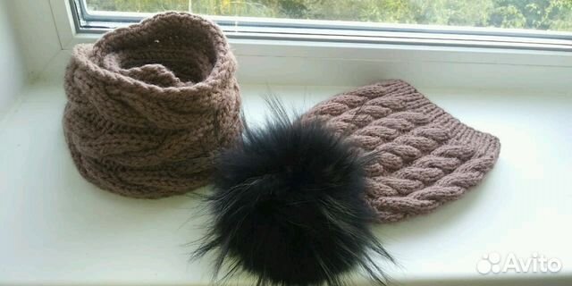 Мериносовая вязаная шапка с помпоном и шарф Мериносовая вязаная шапка с помпоном и шарф