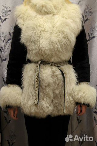 Мутоновая шуба с отделкой из песца Мутоновая шуба с отделкой из песца