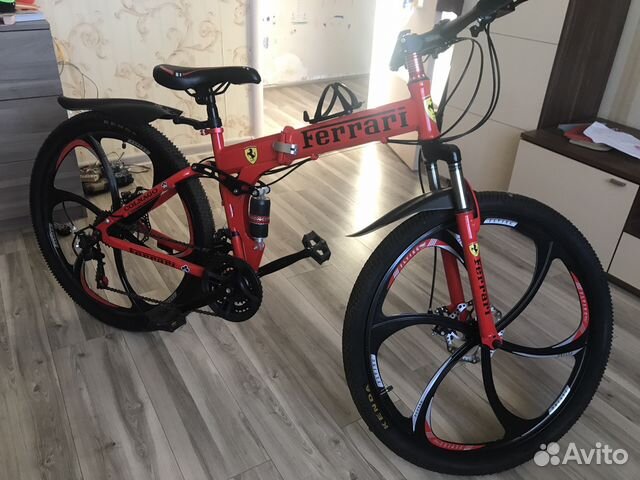Велосипед на литых дисках Ferrari