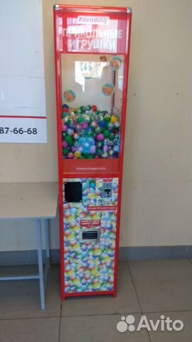 Торговый автомат игрушки в капсулах