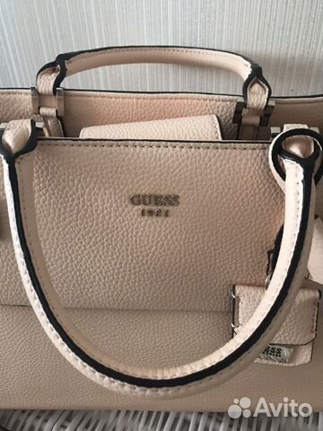 Новая сумка guess розово-персикового цвета Новая сумка guess розово-персикового цвета