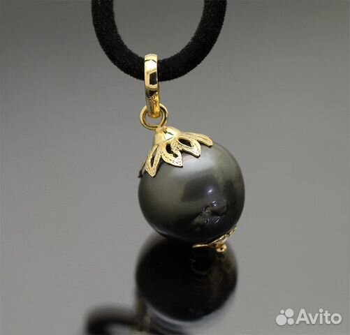 Черная таитянская жемчужина 16 мм, кулон из золота Черная таитянская жемчужина 16 мм, кулон из золота