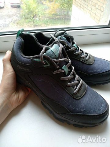 Женские кроссовки