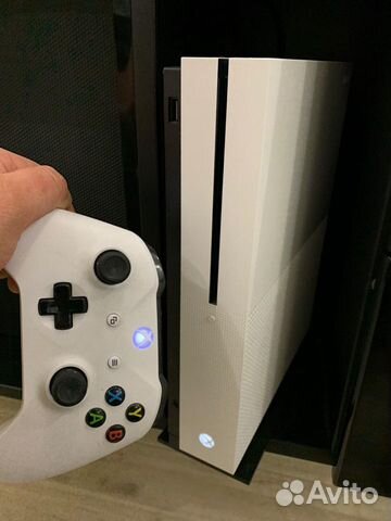XBox One S 1Tb Много игр