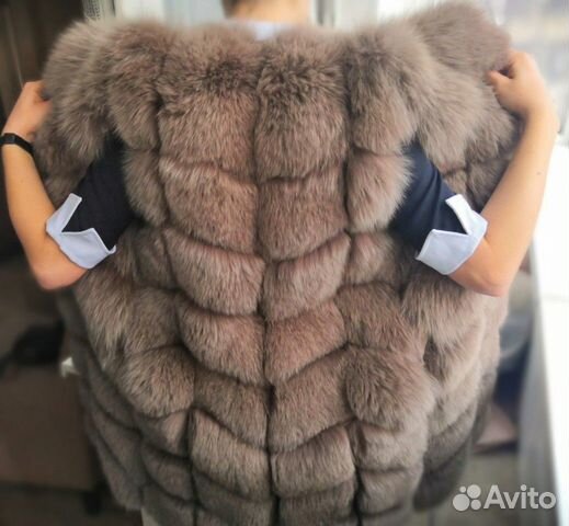 Меховой жилет из песца 90 см, цвет капучино