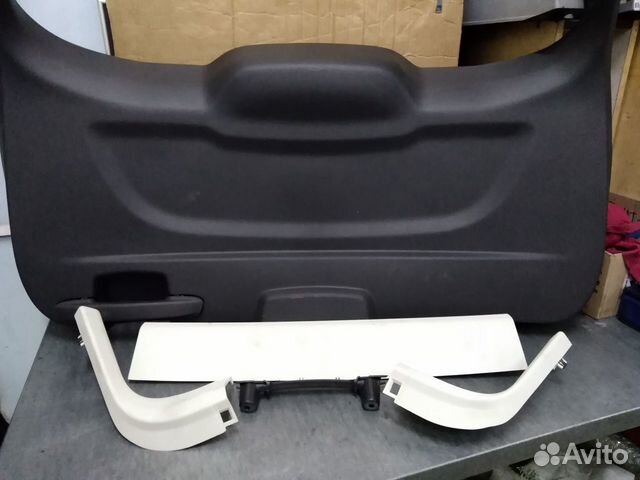 Обшивка двери багажника Ford Kuga 2