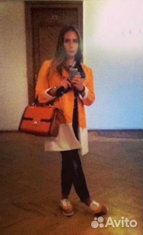 Оранжевое пальто Zara