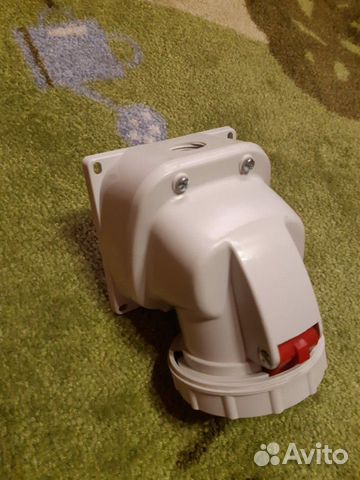 Вилка с розеткой Legrand 563 08/553 08 (3P+N+) Вилка с розеткой Legrand 563 08/553 08 (3P+N+)