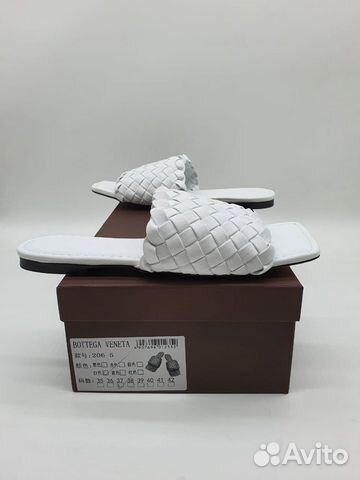 Шлепки Bottega Veneta белые кожаные