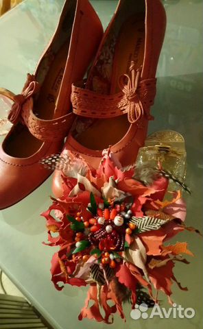 Кожаная брошь