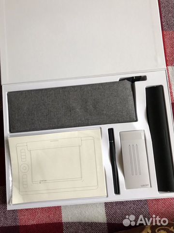 Графический планшет Wacom Intuos Pro Paper Edition Графический планшет Wacom Intuos Pro Paper Edition