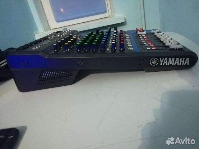 Микшерный пульт Yamaha MG12XU