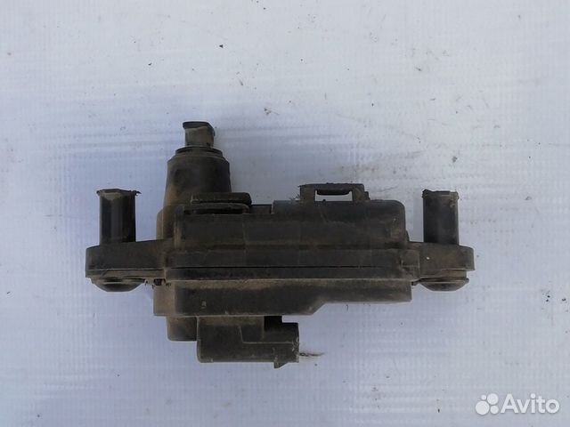 Актуатор лючка бензобака skoda rapid