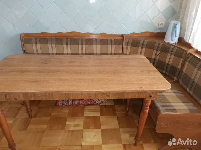 Кухонный уголок со столом