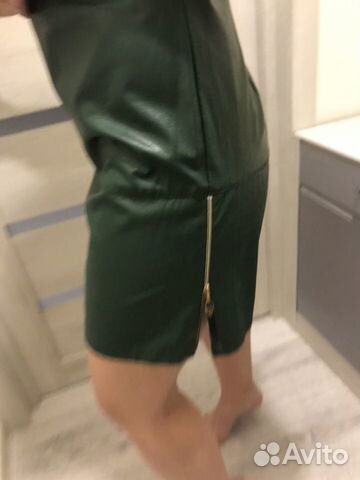 Платье из эко-кожи прямого кроя