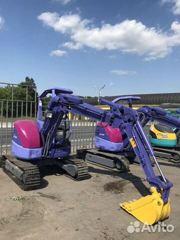 Японский экскаватор Komatsu PC30uu-3 джойстики Японский экскаватор Komatsu PC30uu-3 джойстики