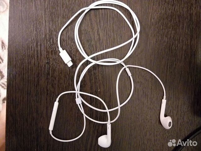 Наушники Apple EarPods с разъёмом Lightning Наушники Apple EarPods с разъёмом Lightning