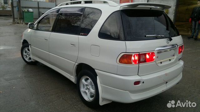 Верхний спойлер Toyota Ipsum SXM10