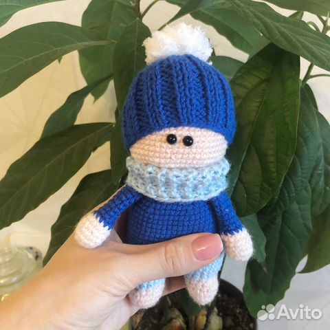 Подарочный набор Вязаная игрушка зайчик и пинетки