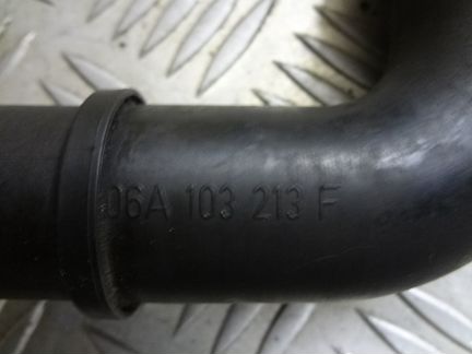 Тройник вентиляции картерных газов VAG