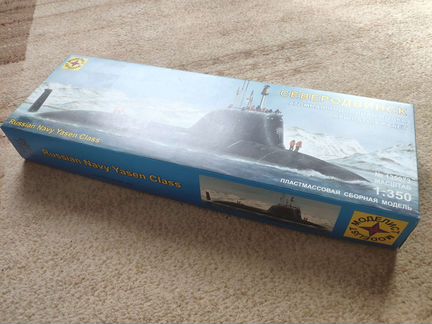 Сборная модель атомной подводной лодки 