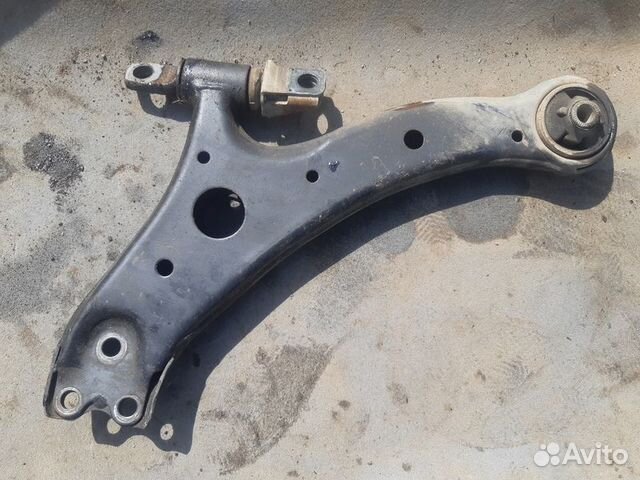 Рычаг передний левый Toyota Alphard V 3.0 v6