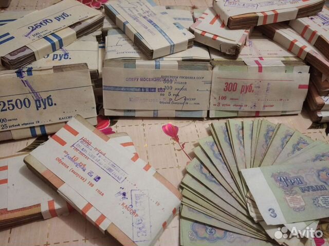 Пачка денег. Корешок