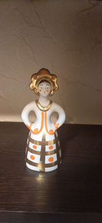 Фарфоровая статуэтка 
