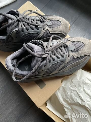 Adisas Yeezy boost 700