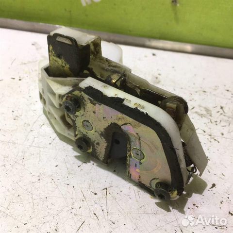 Замок двери передней левой Митсубиси Галант 8