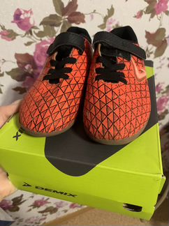 Детские футбольные бутсы