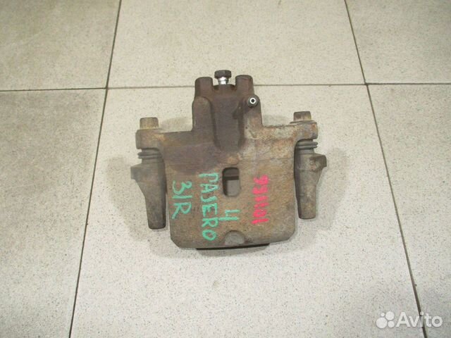 Суппорт задний правый Mitsubishi Pajero 4