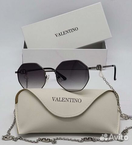 Солнцезащитные очки женские Valentino