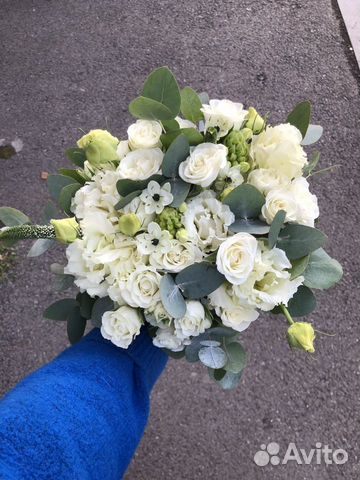Свадебный букет невесты в белоснежной гамме