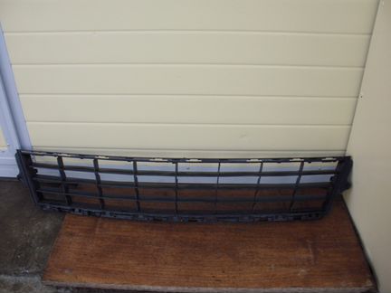 Рено Клио 3 решетка переднего бампера(новая)