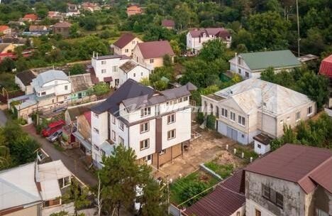 Дом 290 м² на участке 7,7 сот.