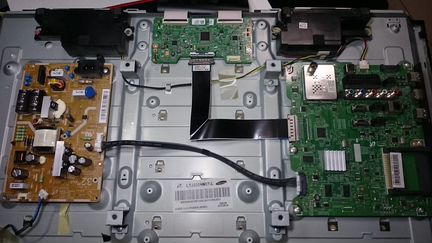 Телевизор на запчасти Samsung UE32EH5307K