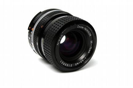 Nikon Zoom-Nikkor 35-70mm f3.3-4.5 Ai-s