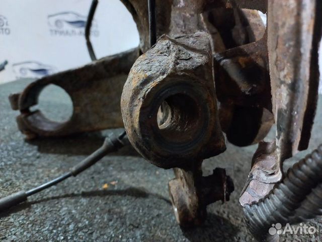 Кулак поворотный передний правый Land Rover