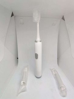 Электрическая зубная щётка с тремя насадками в под
